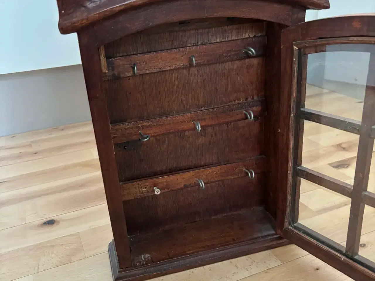 Billede 1 - Lille nøgleskab sælges til bedste bud