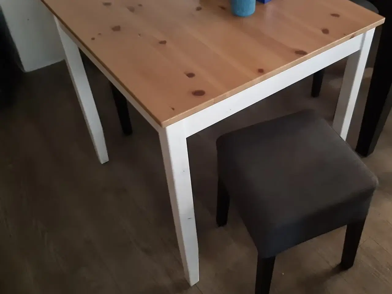 Billede 1 - Small table and 4 stools