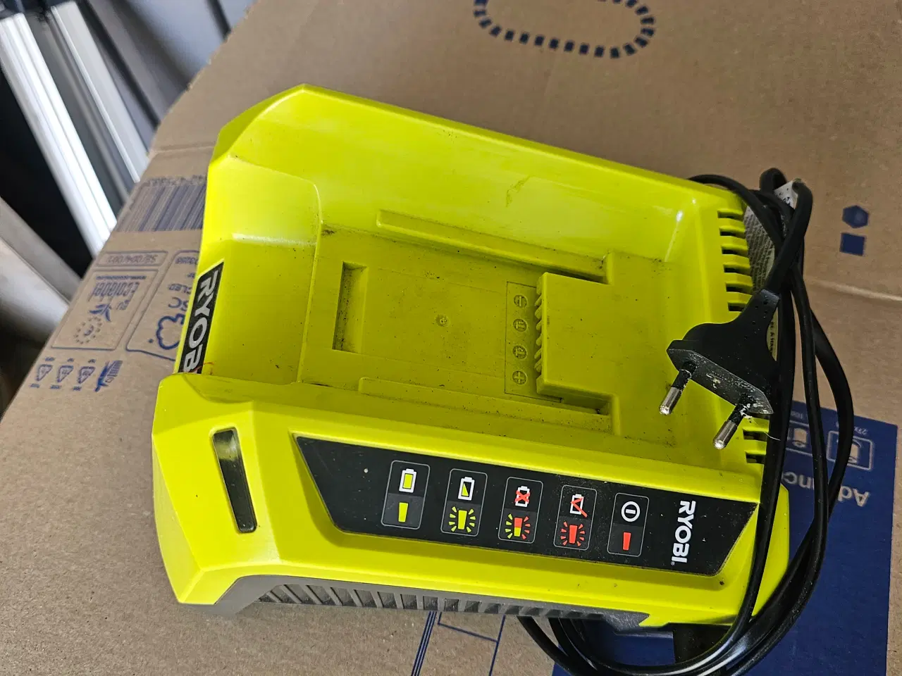 Billede 2 - Ryovi oplader 36v