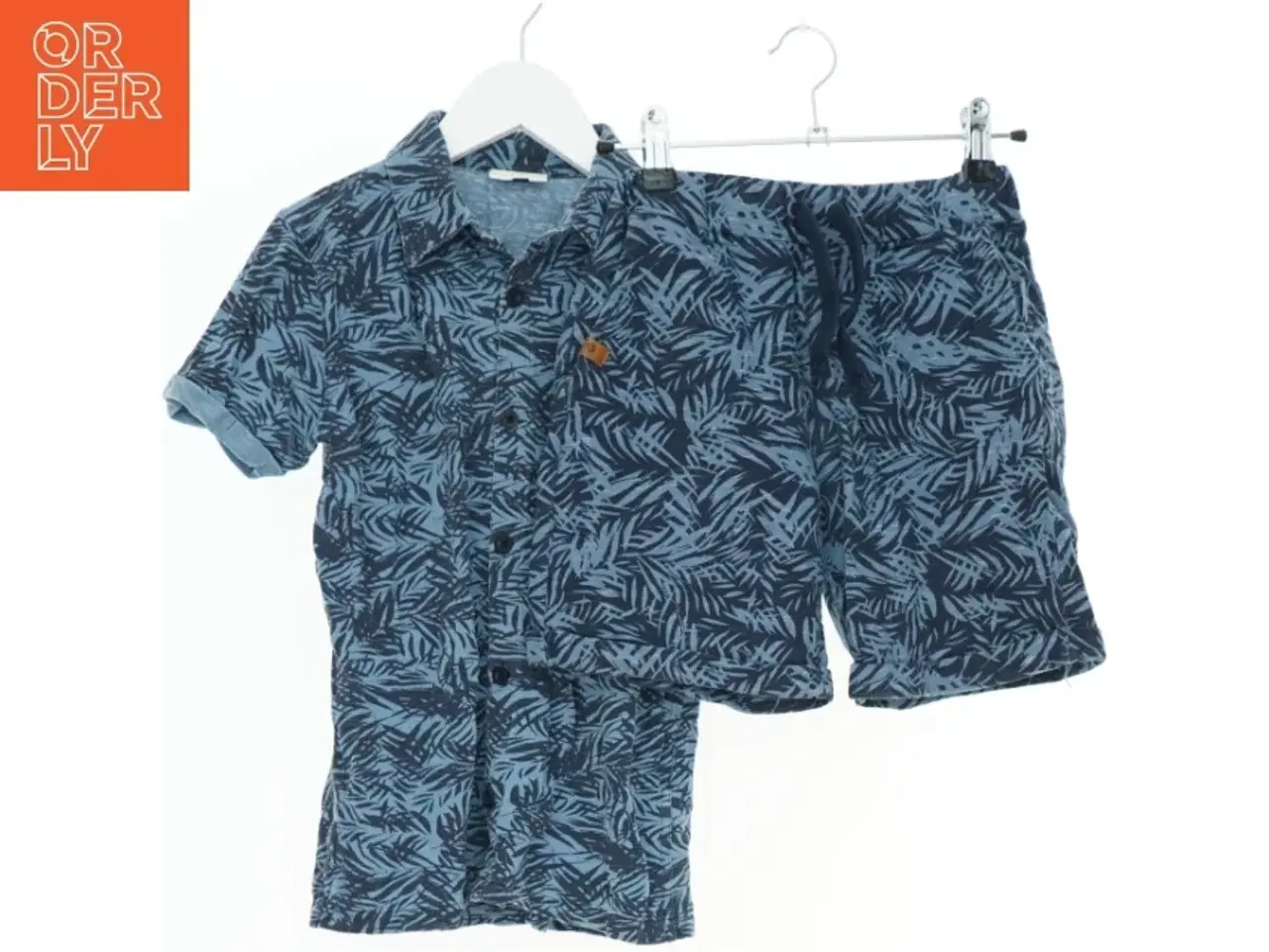 Billede 1 - Skjorte og shorts sæt med bladmønster fra Pomp de Lux (str. 140)