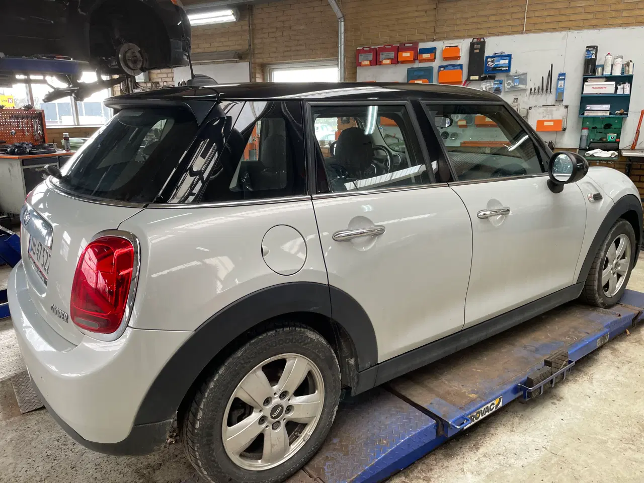 Billede 2 - Fin bil, udstyrsmodel med stort sol/glastag.