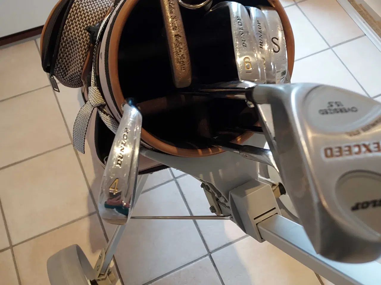 Billede 3 - Golftaske og 17 stk jetn/køller 