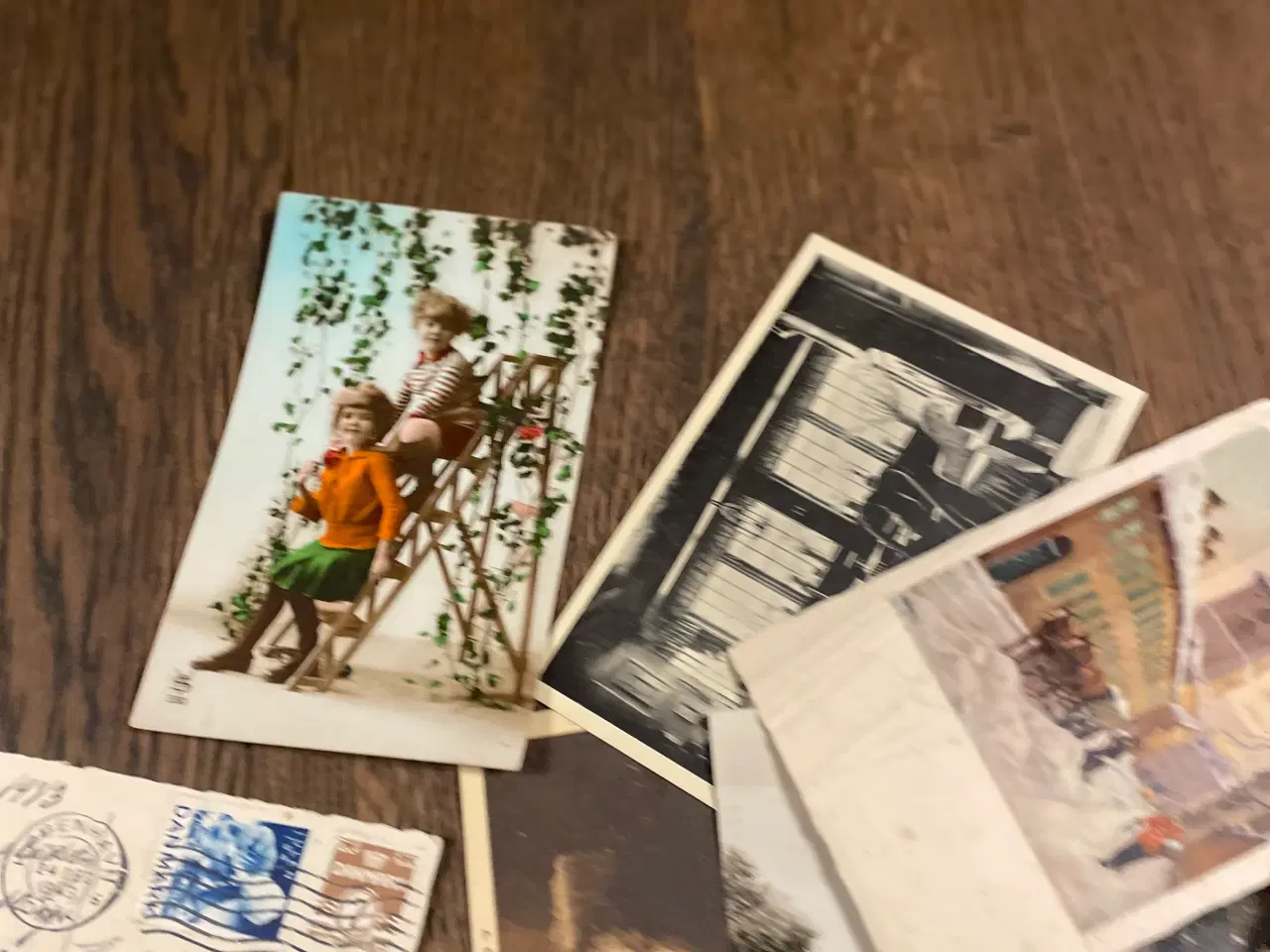 Billede 6 - Gamle postkort med frimærker.