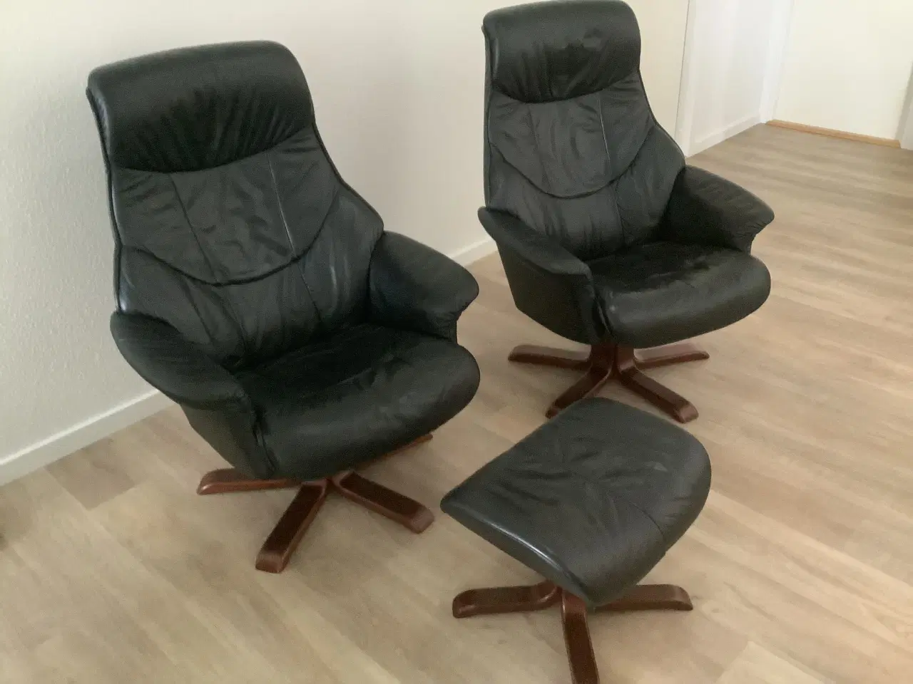 Billede 1 - 2 Lænestole + 1 Fodskammel