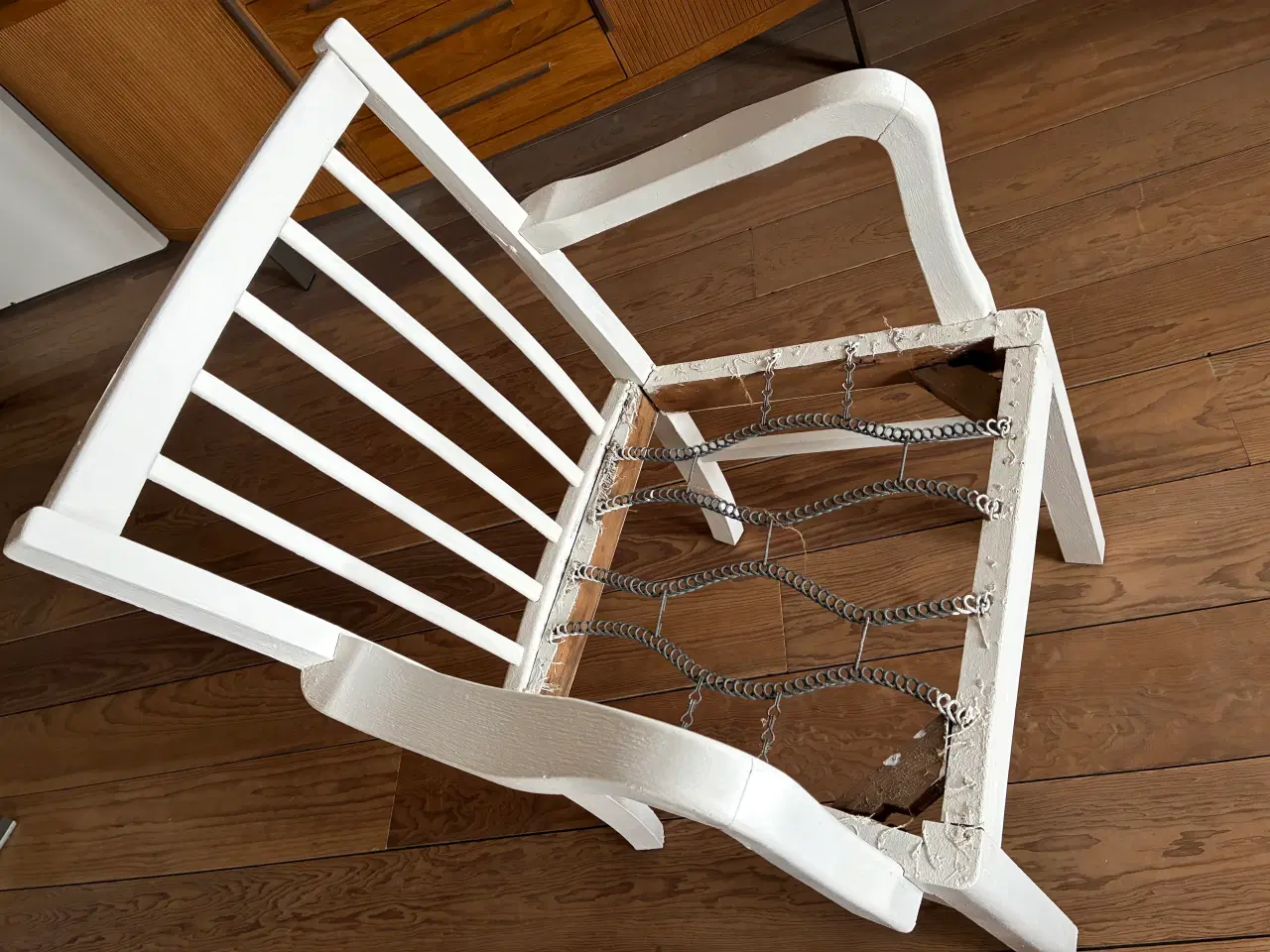 Billede 3 - Gammel arm-stol - hvidmalet
