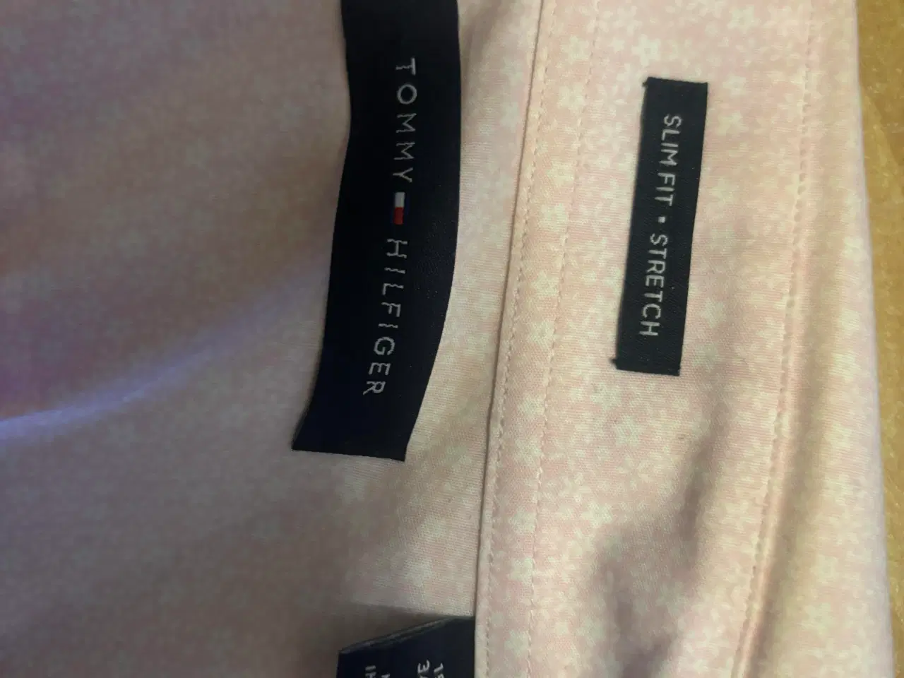 Billede 3 - Pink Tommy Hilfiger herreskjorte
