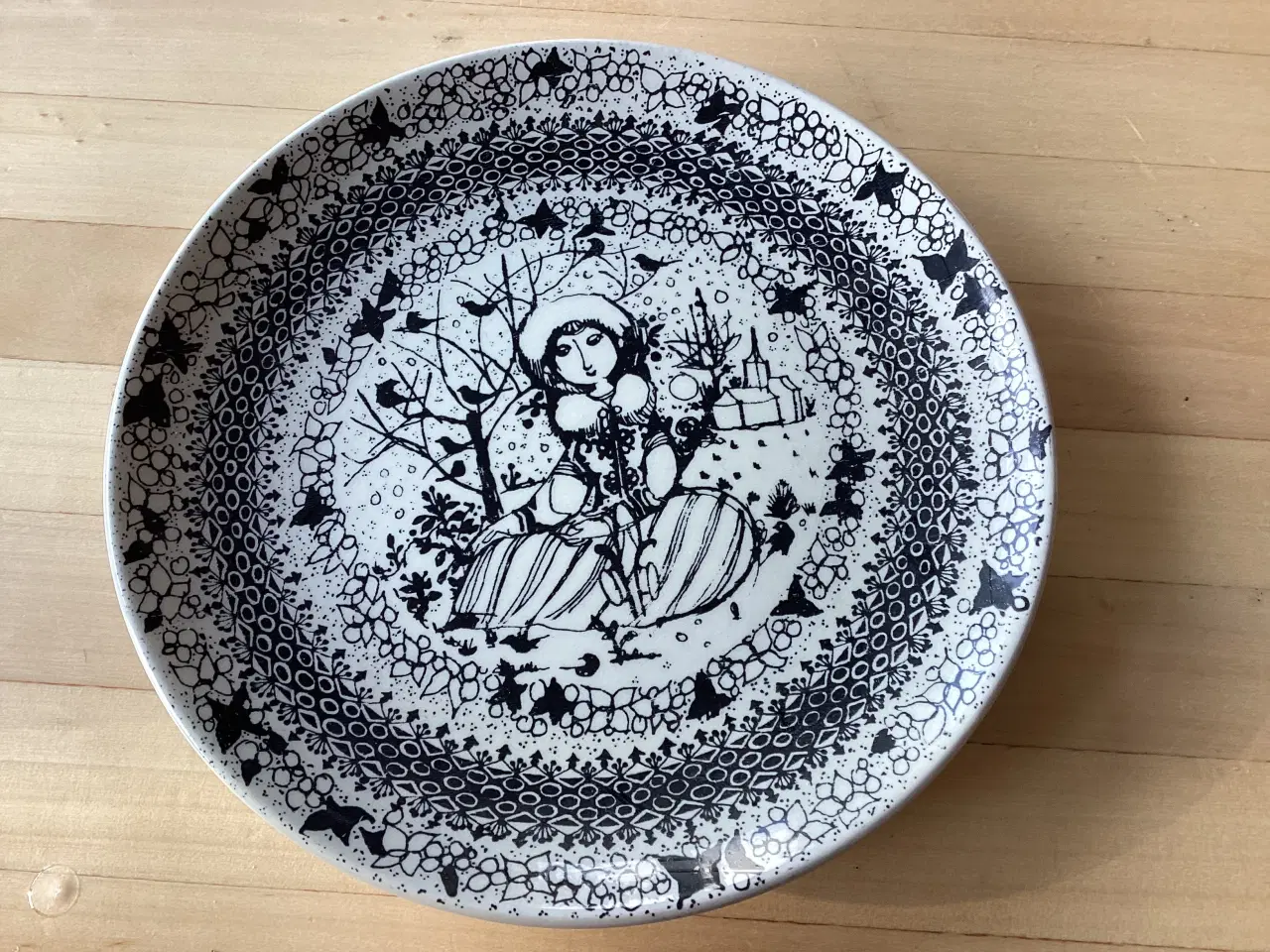 Billede 1 - Bjørn Wiinblad platte/tallerken Årstiderne-vinter