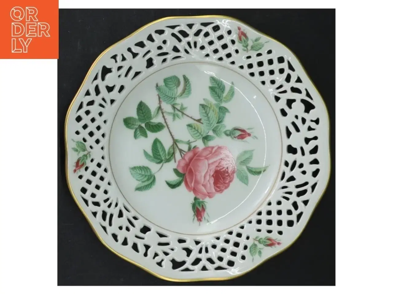Billede 8 - Porcelænstallerken med gennembrudt kant og rosendekoration fra Firkløveren