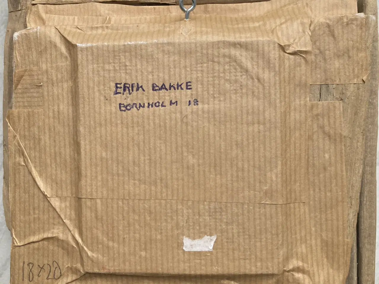 Billede 2 - Malerier med drivtømmer rammer Erik Bakke, bornhol