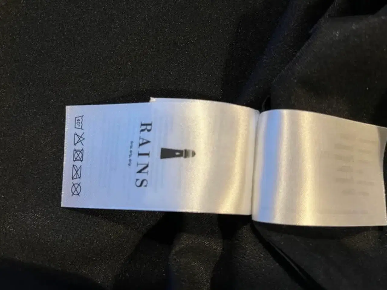 Billede 3 - Sort regnjakke fra Rains str. M/L