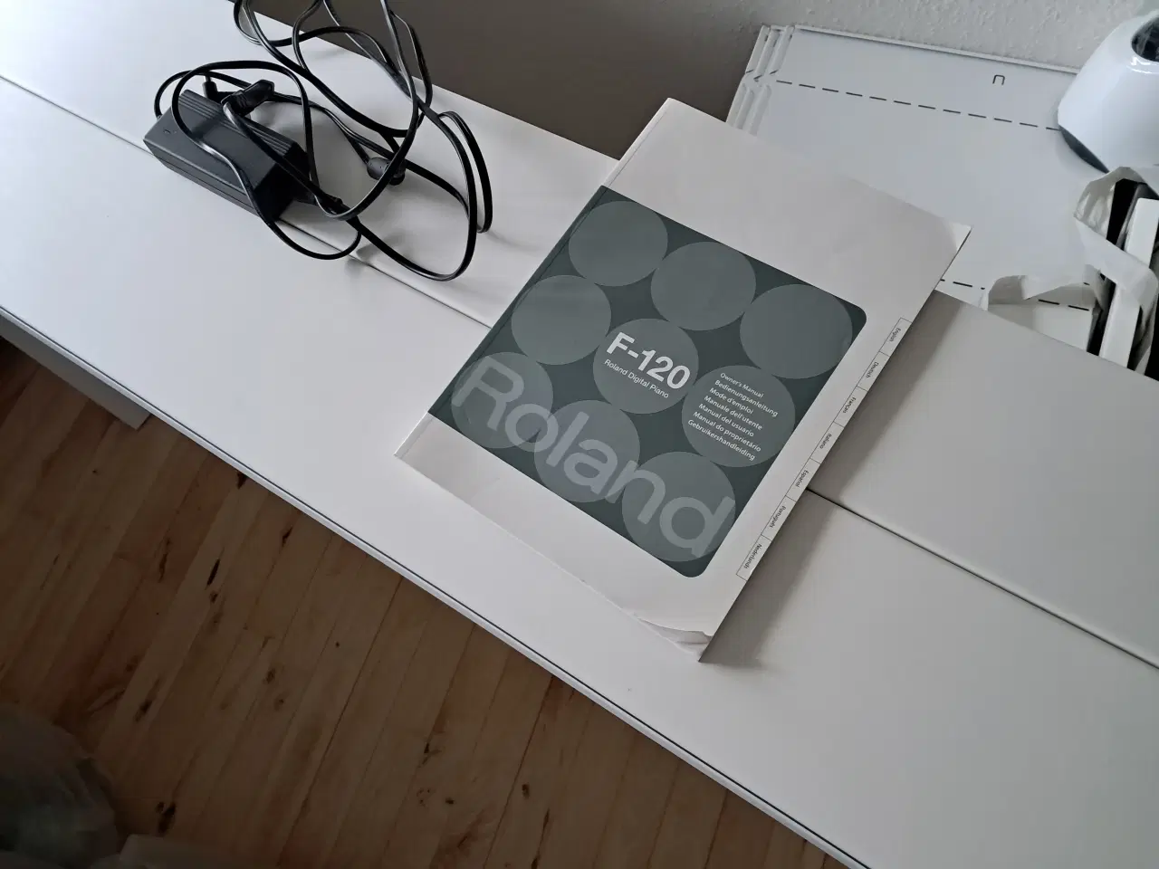 Billede 2 - Roland F-120 Digital Piano sælges