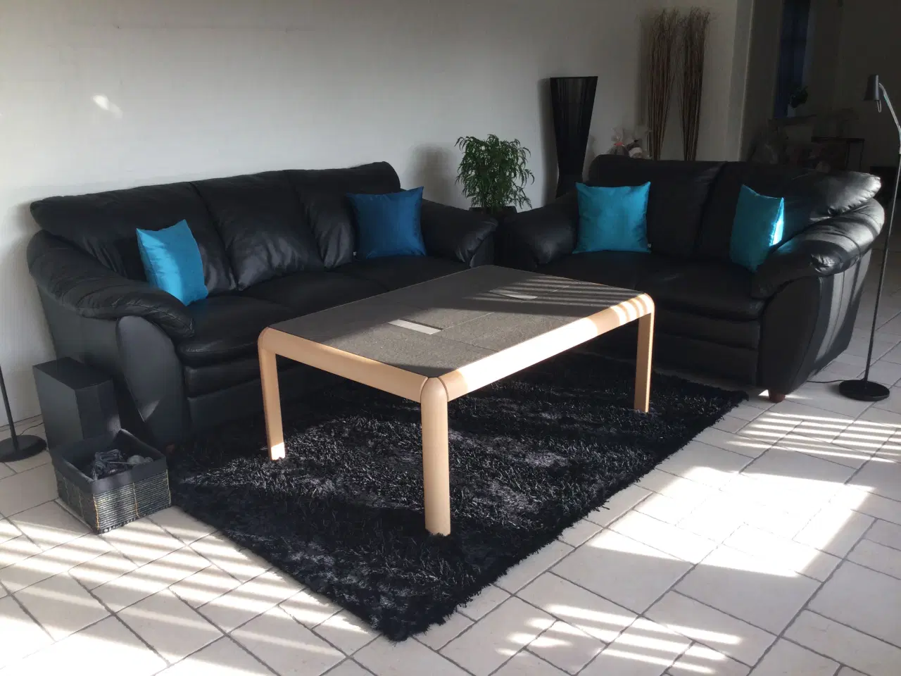 Billede 1 - Sort 3 pers. Lædersofa.