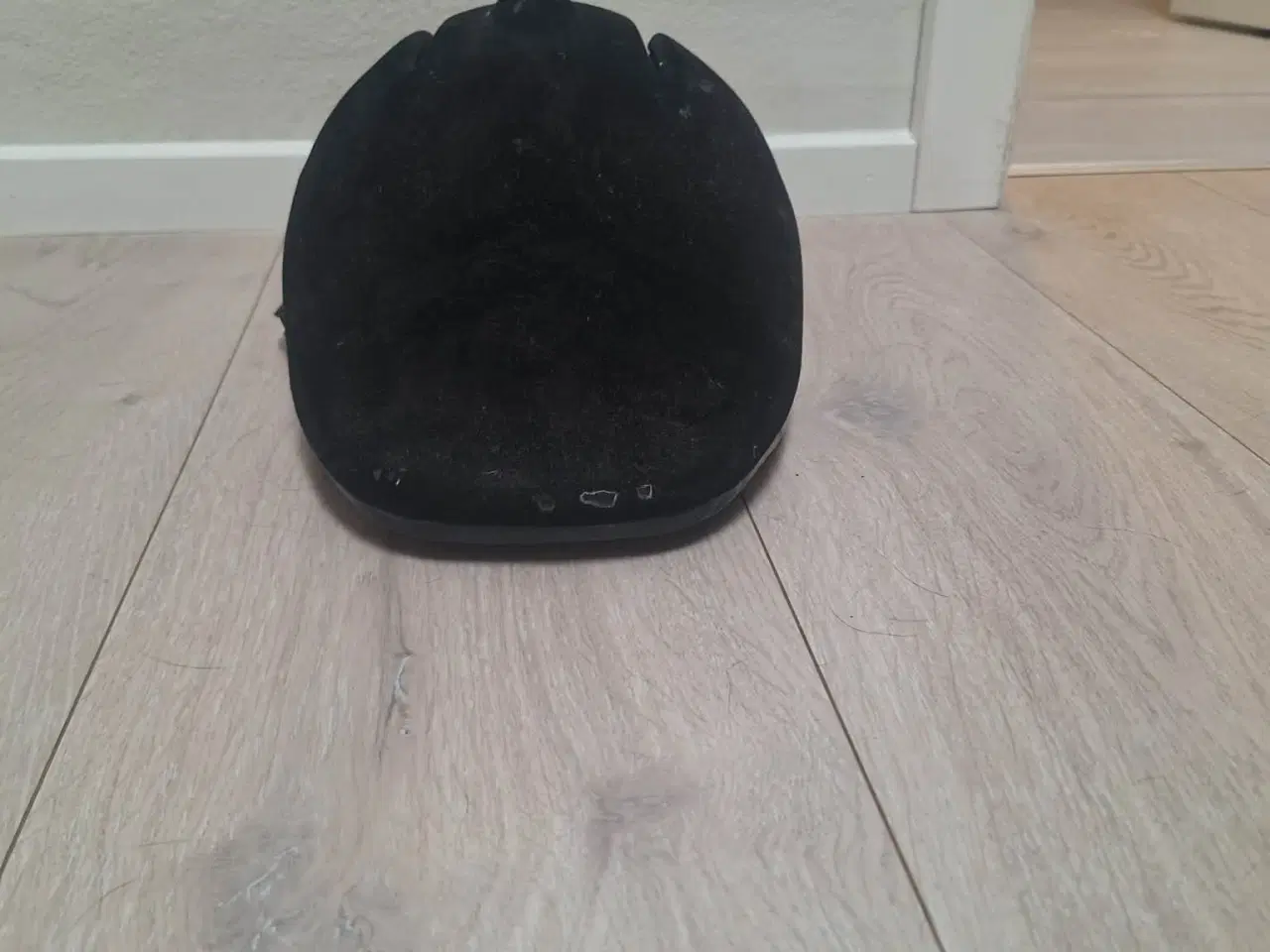 Billede 2 - Klassisk sort ridehjelm