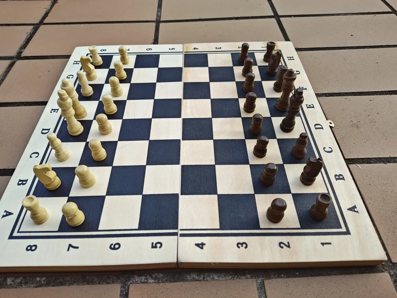 Billede 1 - Skak spil i træ til at lukke sammen & tage med sig