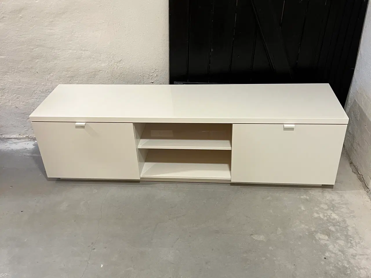 Billede 1 - TV BORD SÆLGES