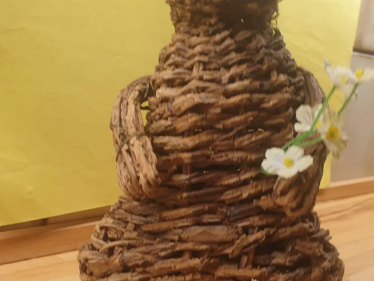 Billede 1 - Høj Livfuld Påskehare i Naturflet