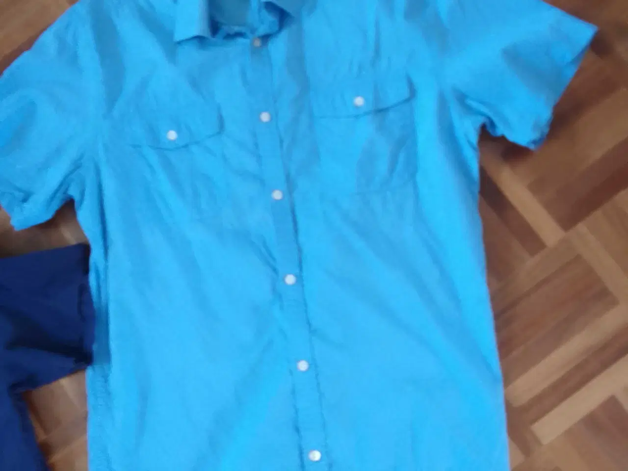 Billede 2 - 2 stk ensfarvet skjorter str m