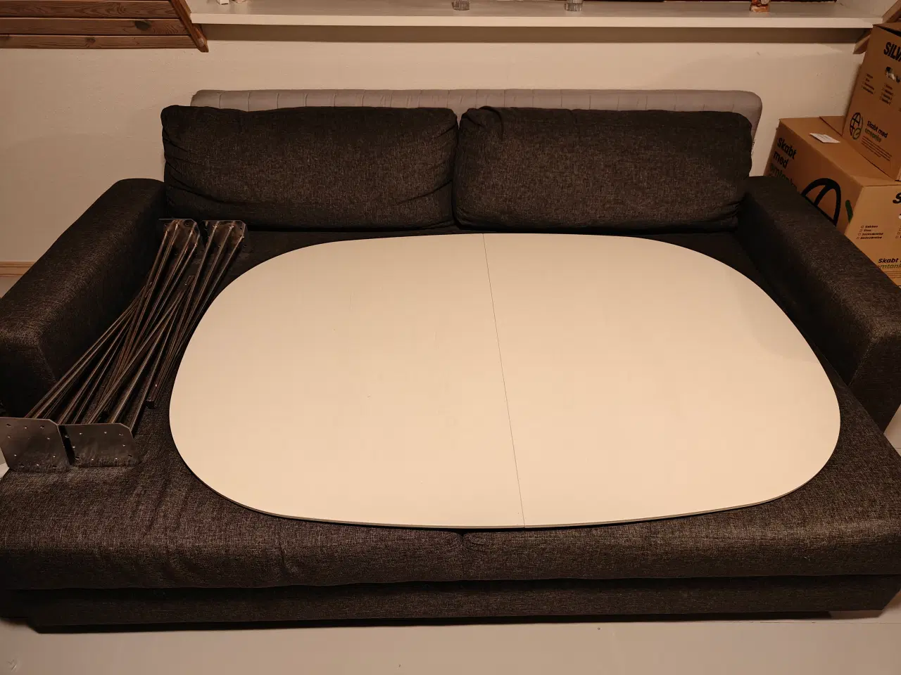 Billede 1 - Hvidt spisebord med tillægsplader 