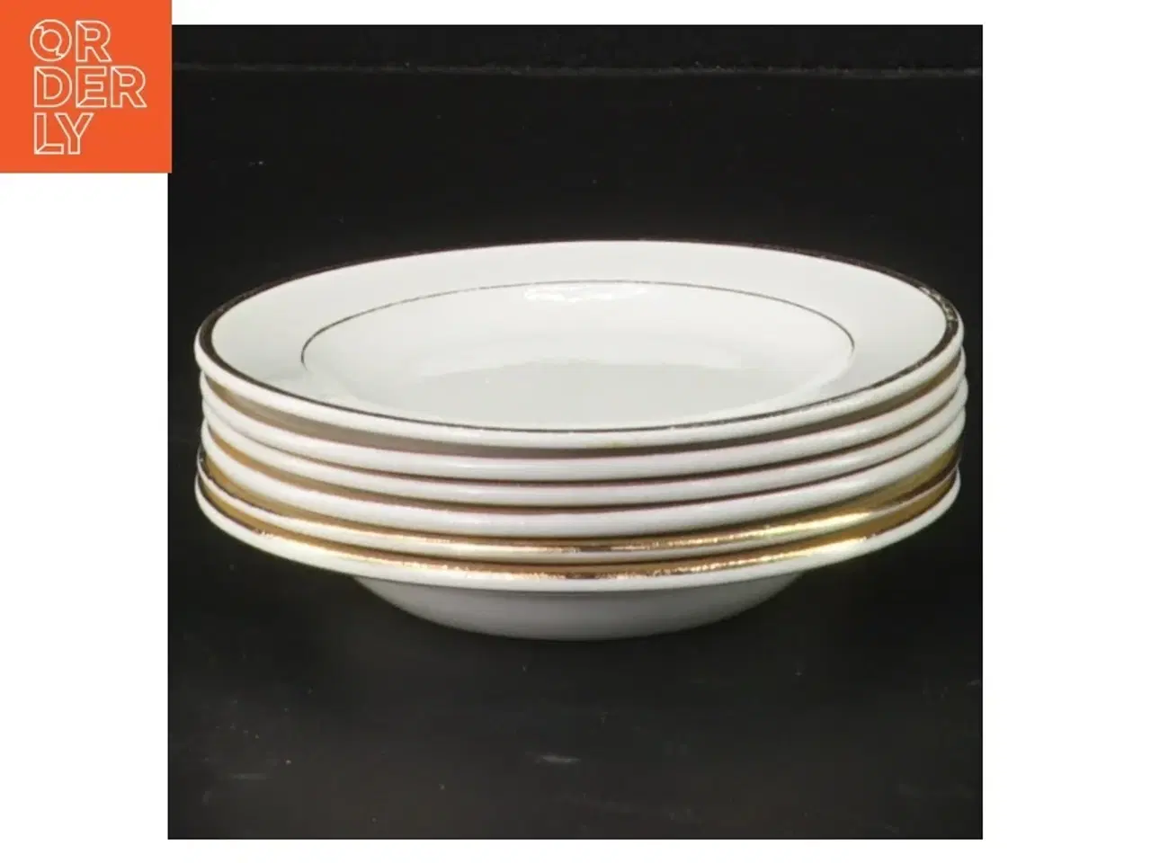 Billede 1 - Små hvide porcelæns under tallerkener (str. Ø. 10 cm. 6 styk)