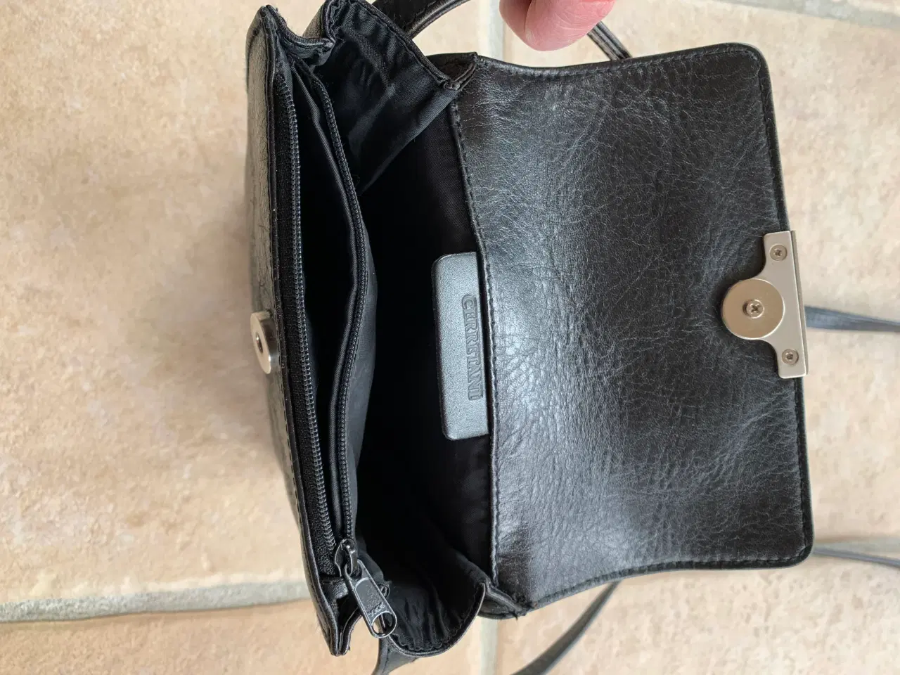 Billede 5 - Skuldertaske i sort 