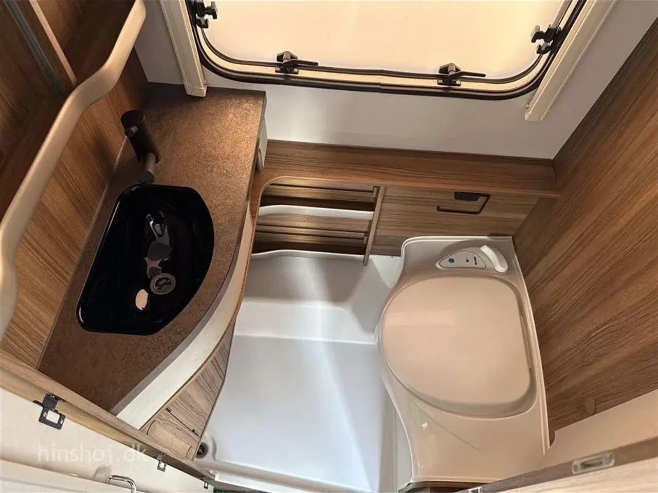 Billede 17 - 2023 - Eriba Touring 430 Legend   Lækker rejsevogn med fast dobbeltseng fra Hinshøj Caravan