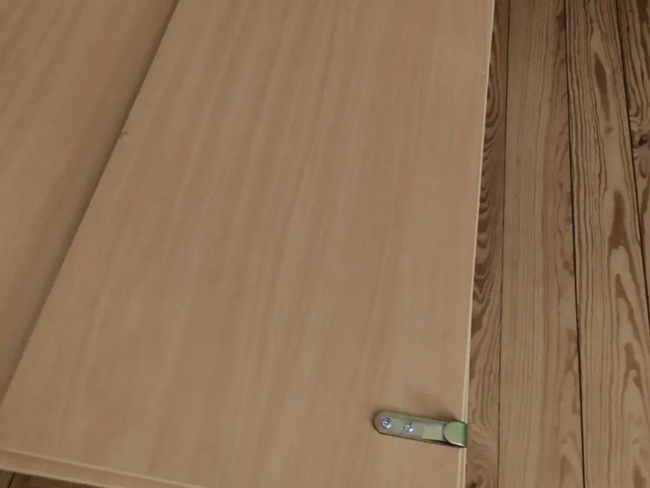 Billede 2 - Spisebord m. 2 stole