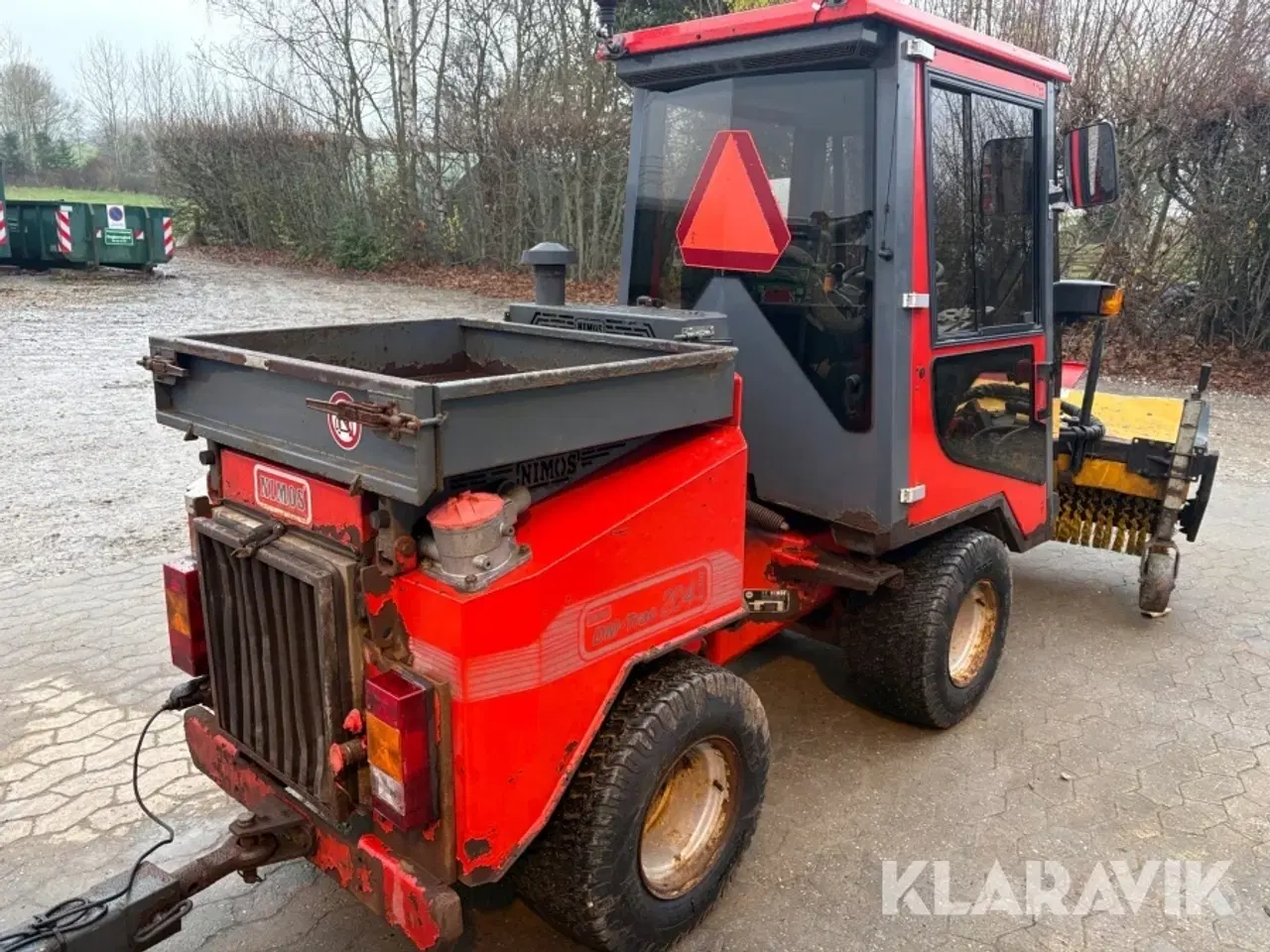 Billede 7 - Redskabsbærer Nimos Dm-trac 204 comfort med fejekost, saltspreder og sneblad