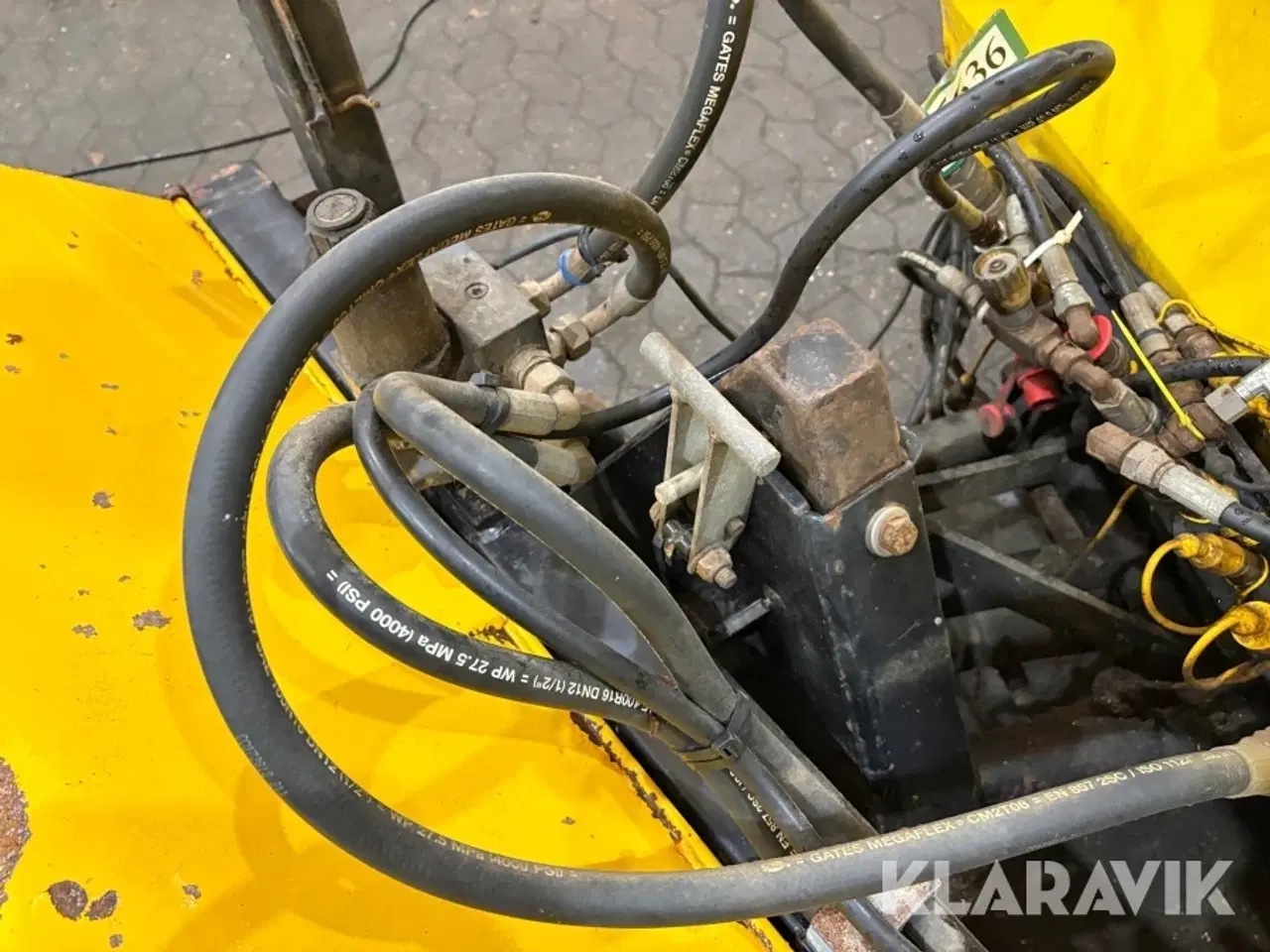 Billede 11 - Redskabsbærer Rimas / Wulff W400 - med kost og Saltspreder