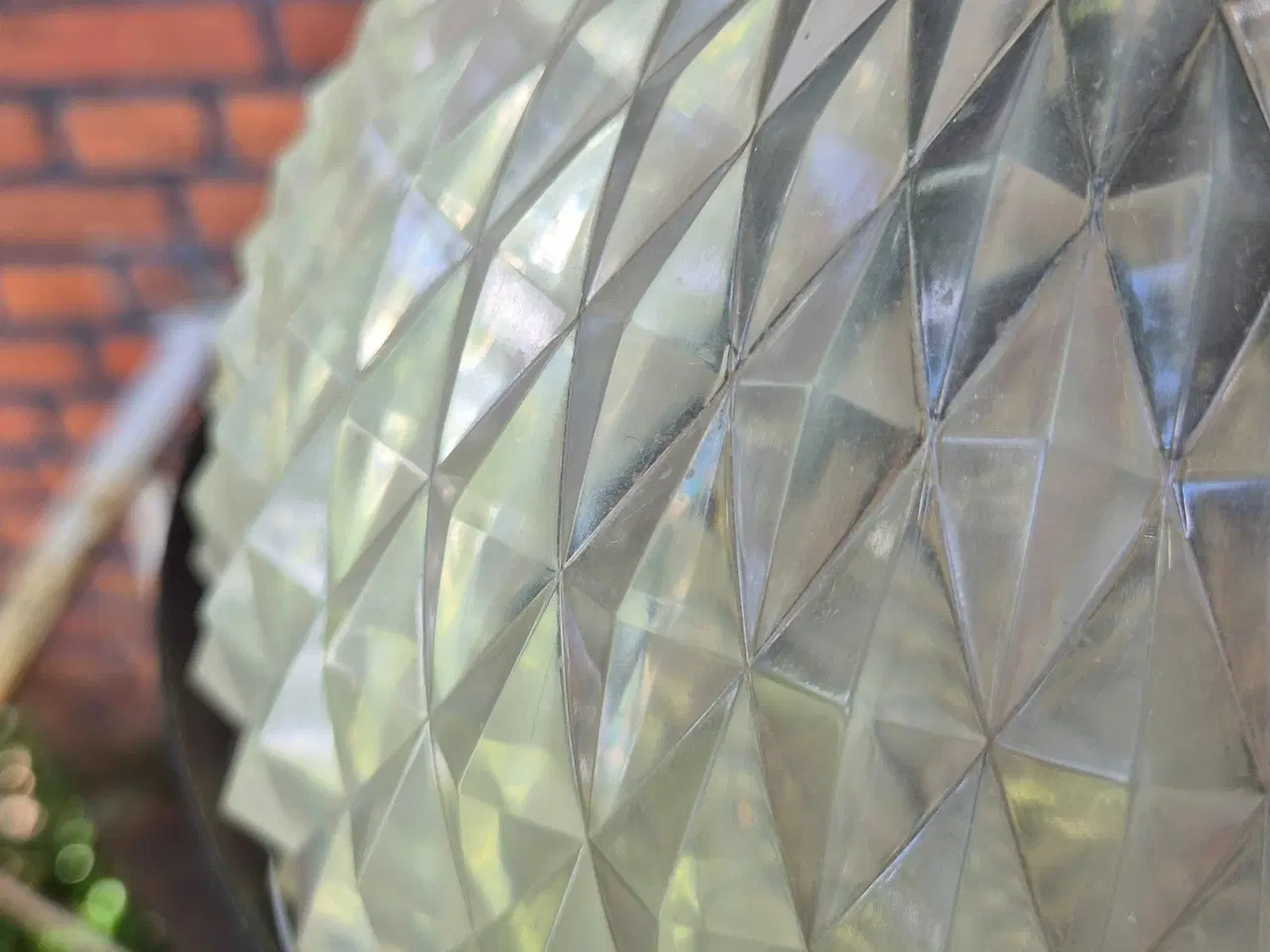 Billede 13 - Sjælden kuglelampe i plast med mavebælte i metal