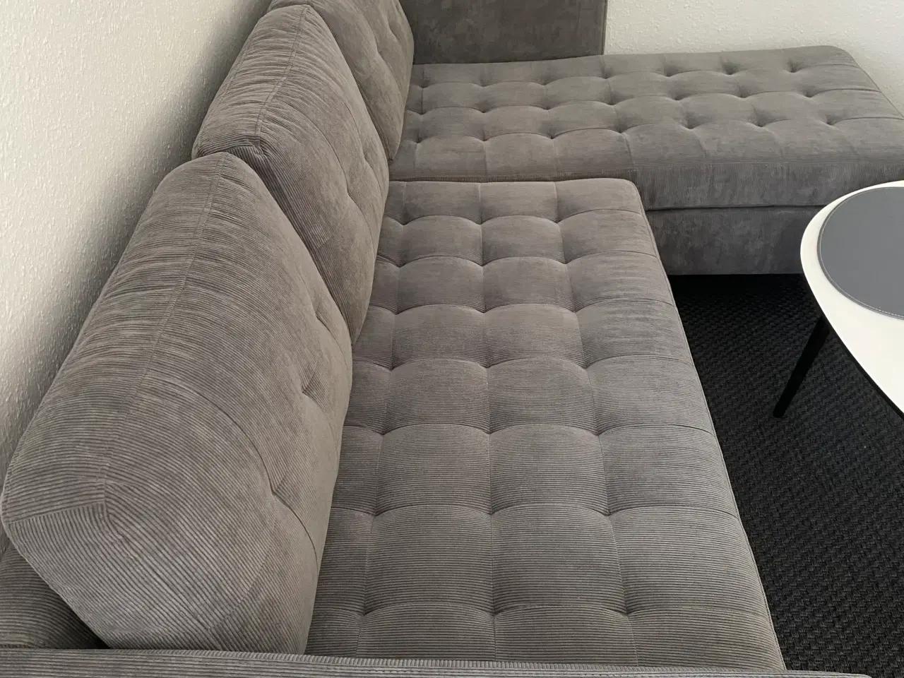 Billede 10 - Sofa med chaiselong med grå fløjl