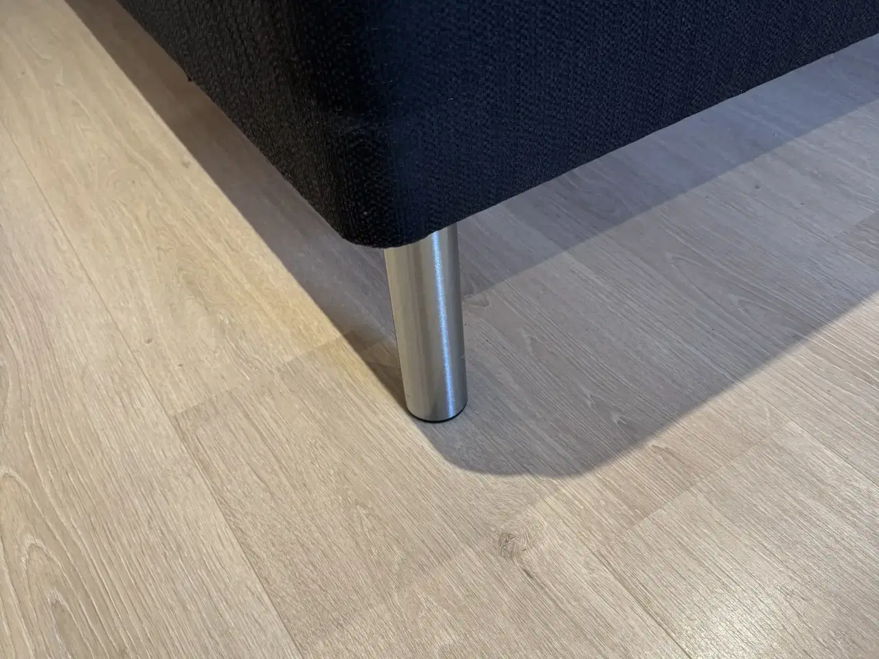 Billede 1 - Seng med sort betræk