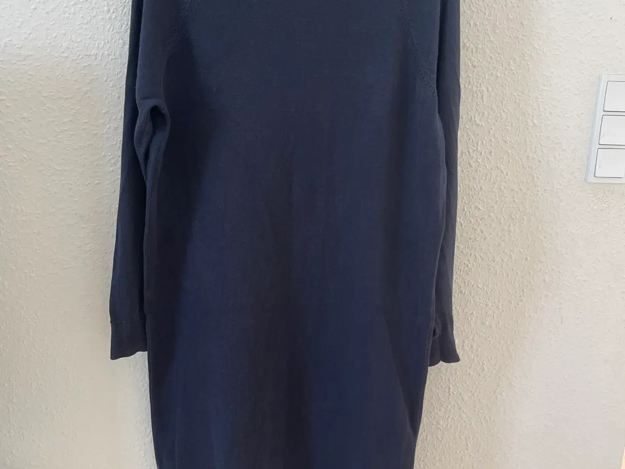 Billede 2 - Tommy Hilfiger strikkjole, Str. L