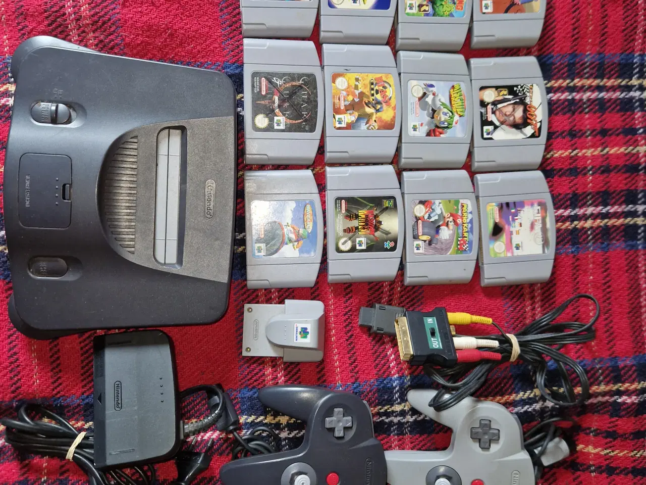 Billede 1 - Nintendo 64 med 12 spil