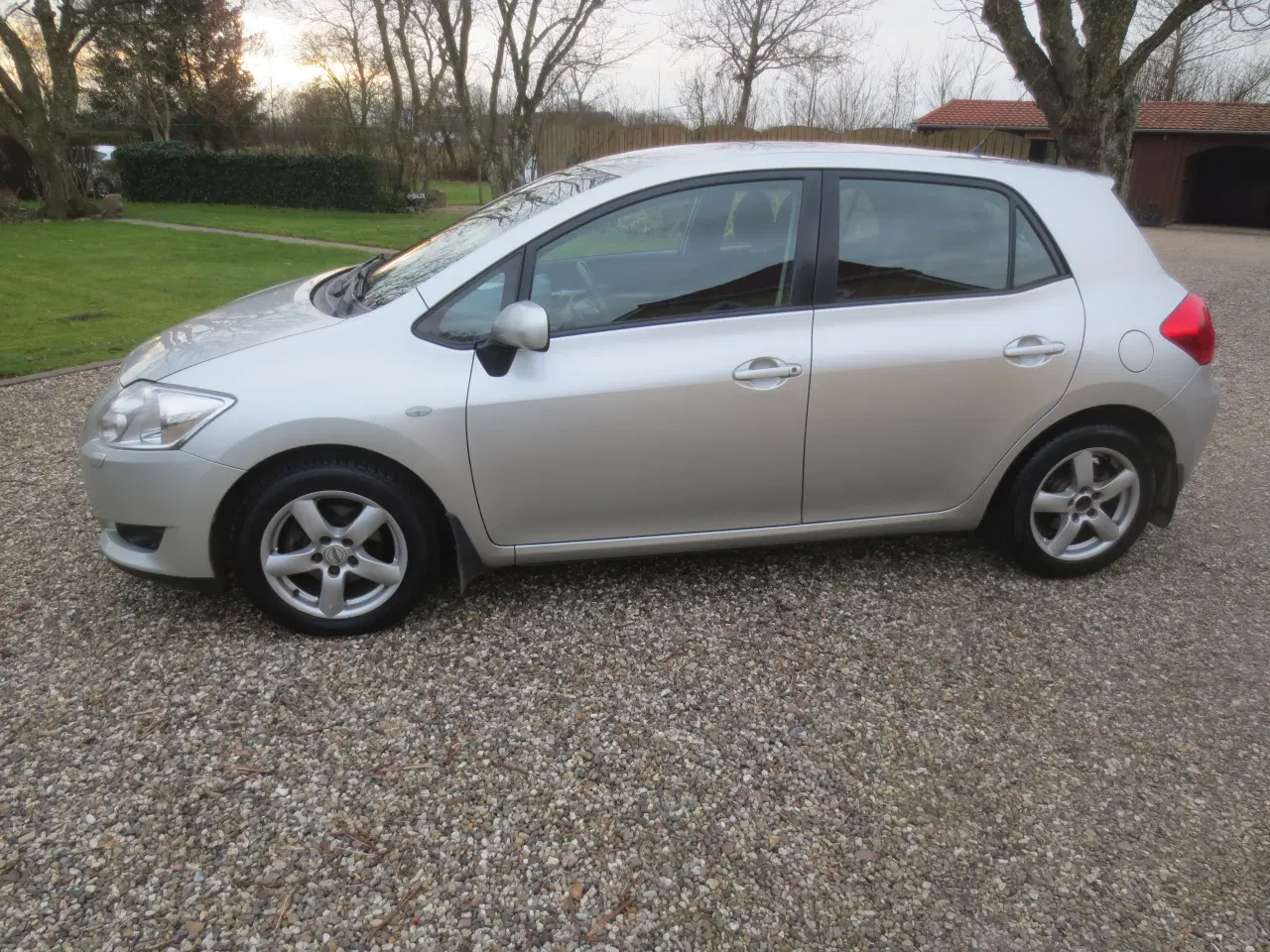 Billede 10 - Toyota Auris 1.6 i årg 2007 synet 9/24. 