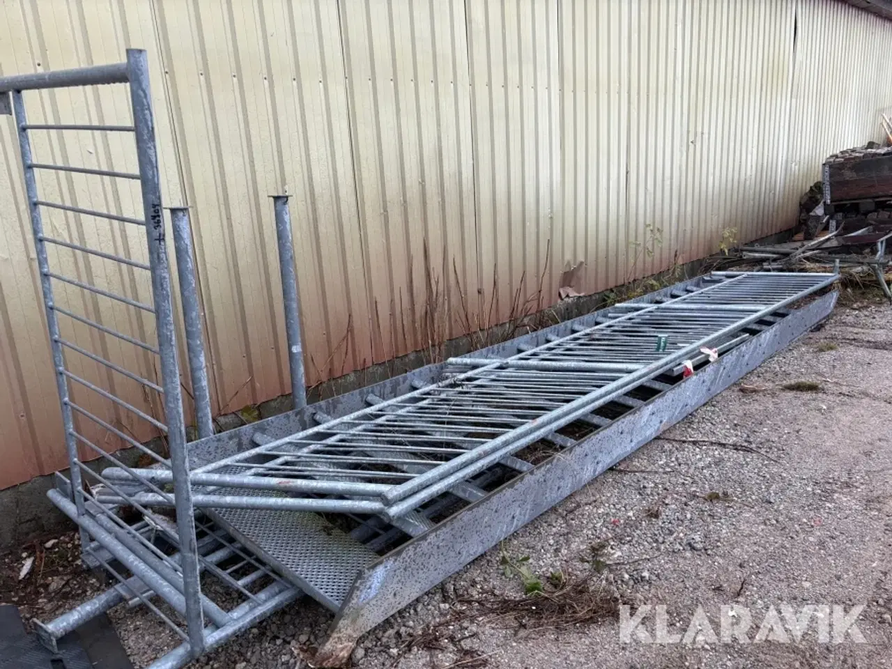 Billede 1 - Galvaniseret trappe med gelænder og repos.