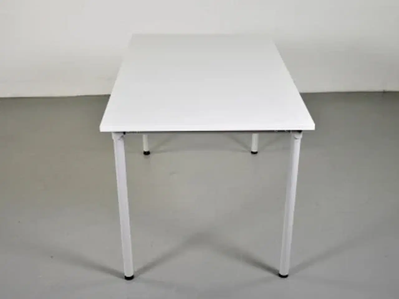 Billede 4 - Rbm eminent kantinebord i hvid med gråt stel
