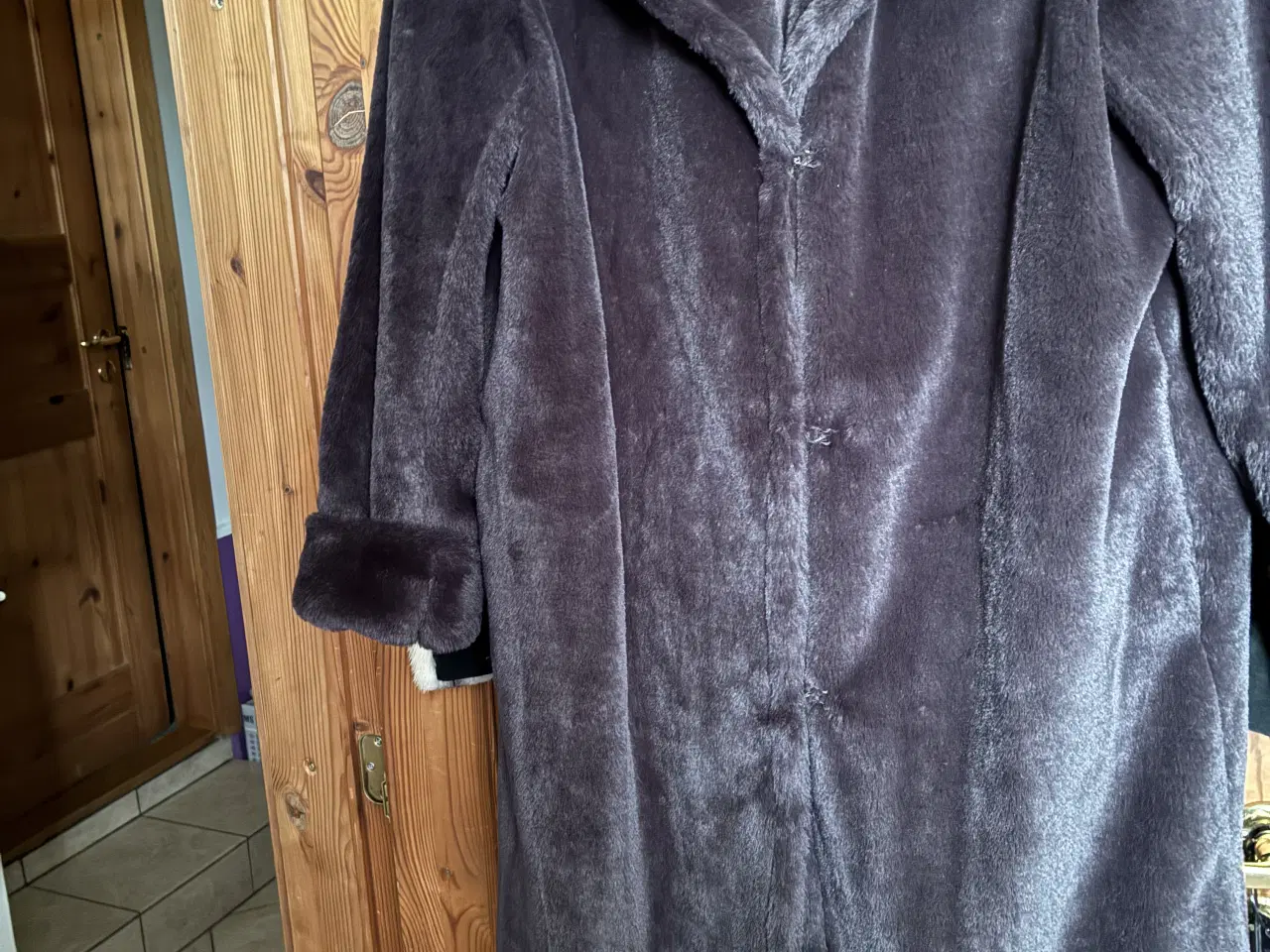 Billede 3 - skind/sort og pels