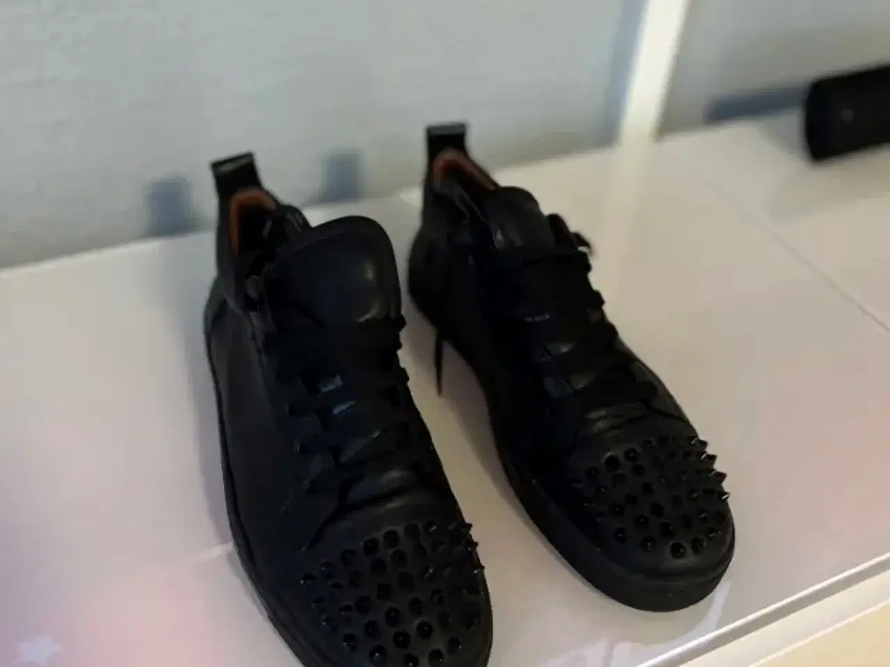 Billede 3 - Luksuriøse Christian Louboutin Sneakers