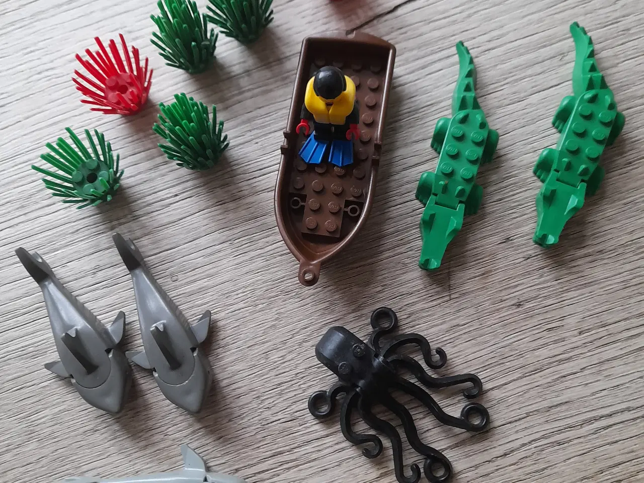 Billede 1 - Lego. Havdyr, vandplanter, båd med mand