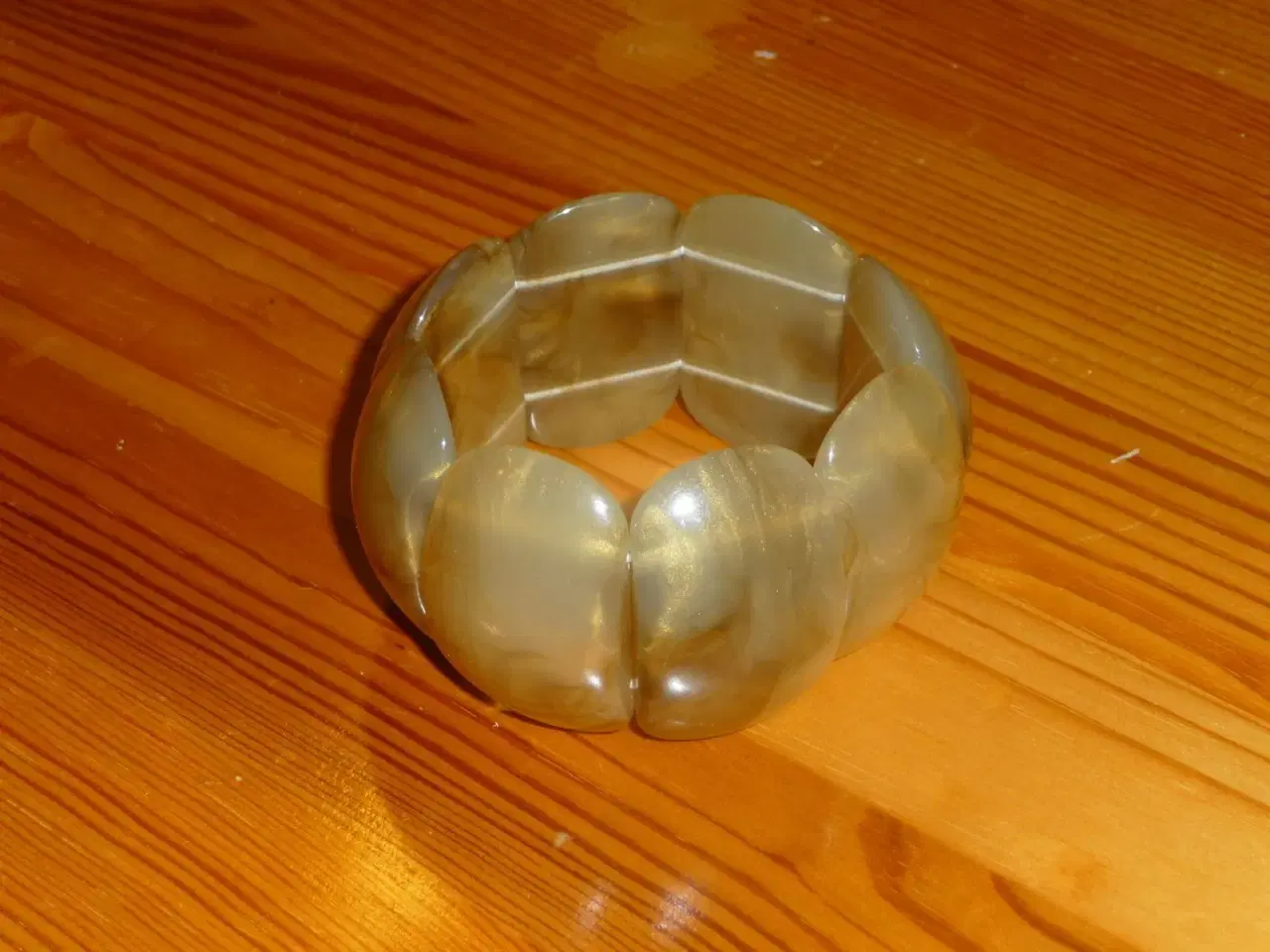Billede 1 - armbånd med plastik perler.