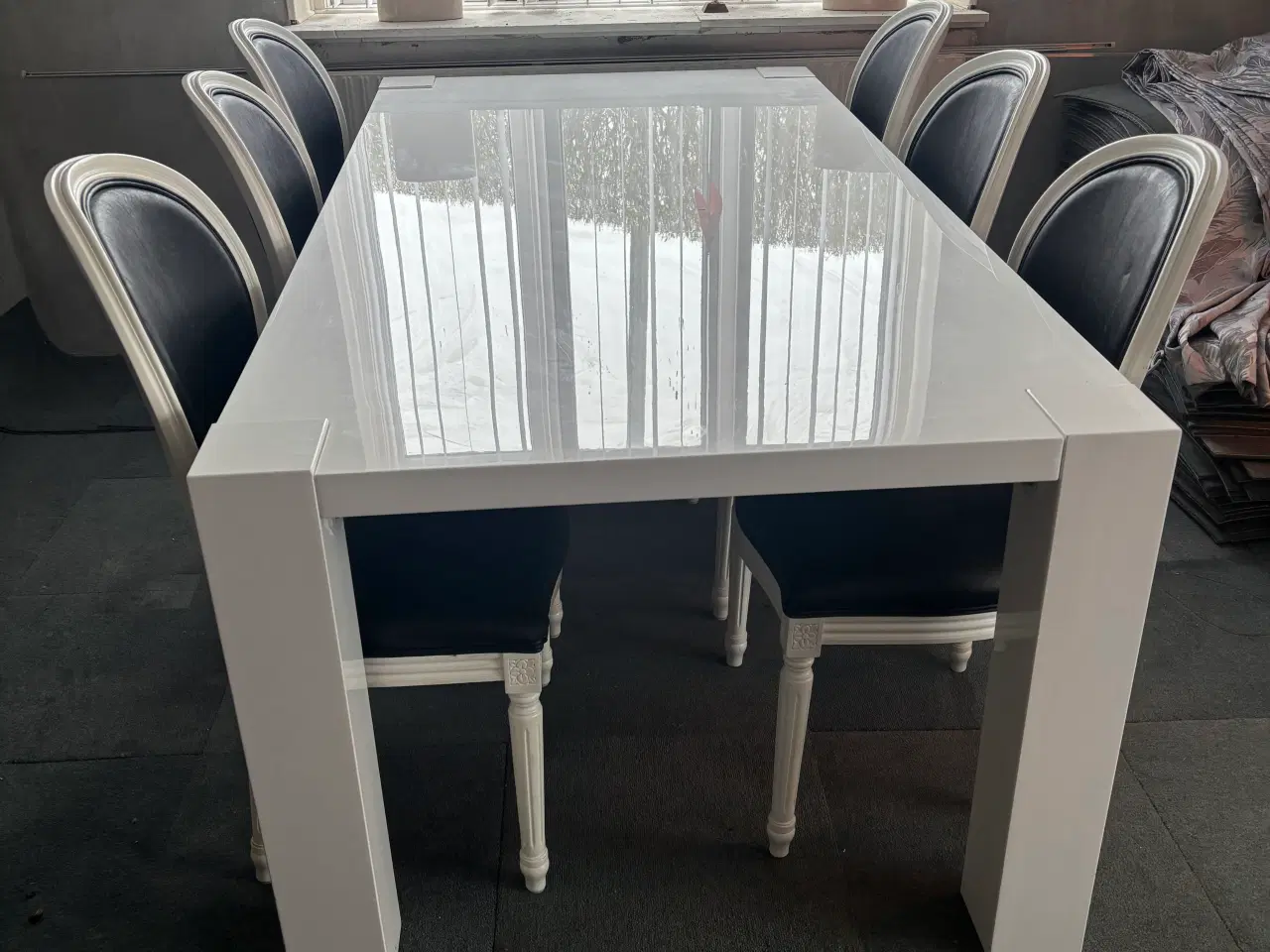 Billede 1 - Spisebord med 6 stole