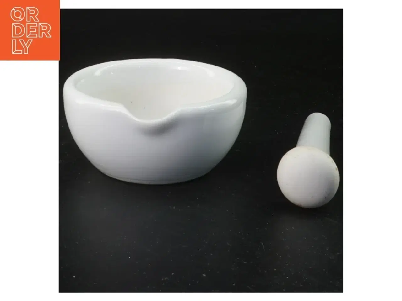 Billede 1 - Morter og pistil i hvid porcelæn (str. 10x4,5&11,5x2 cm)
