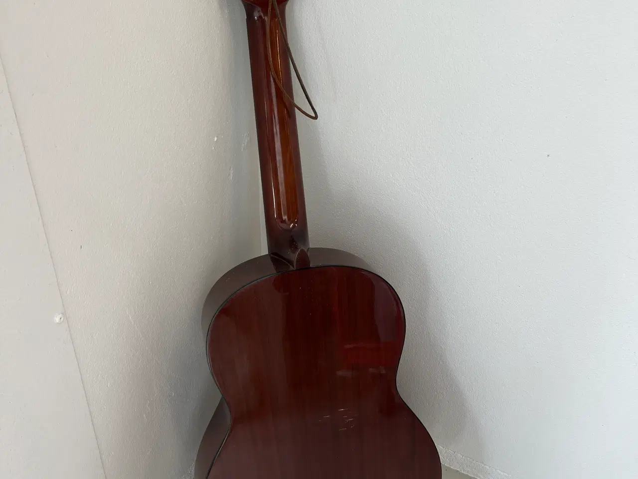 Billede 2 - Guitar - nærmest aldrig brugt.