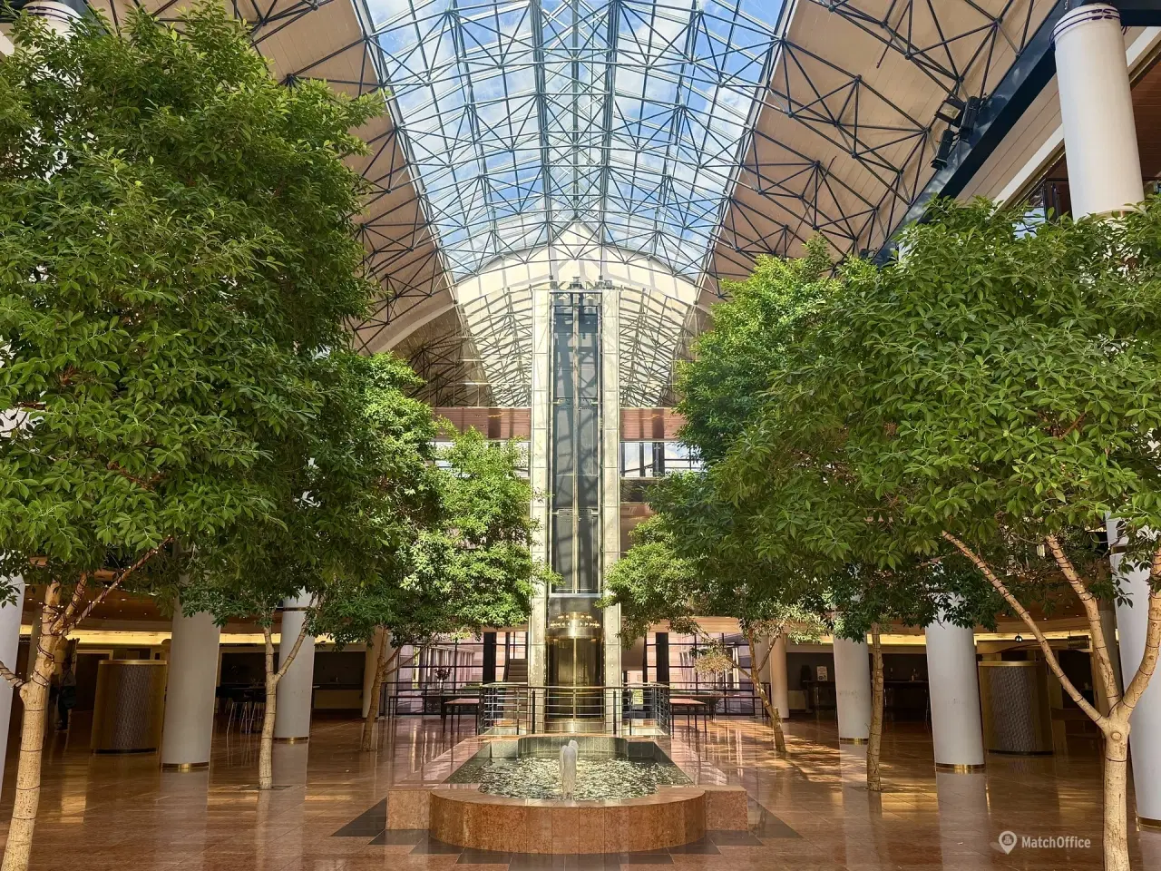 Billede 3 - FLERBRUGEREJENDOM m. kantine. reception og gratis parkering