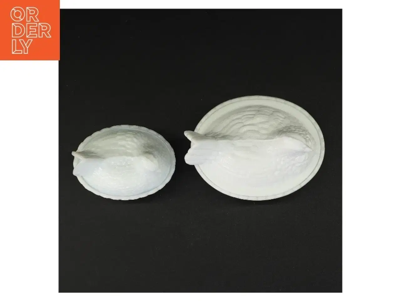 Billede 5 - 2 stk. Høns i kurv Opaline mælkeglas sæt (str. 14 x 11 x 11 cm og 10 x 7 komma 5 x 9 cm)