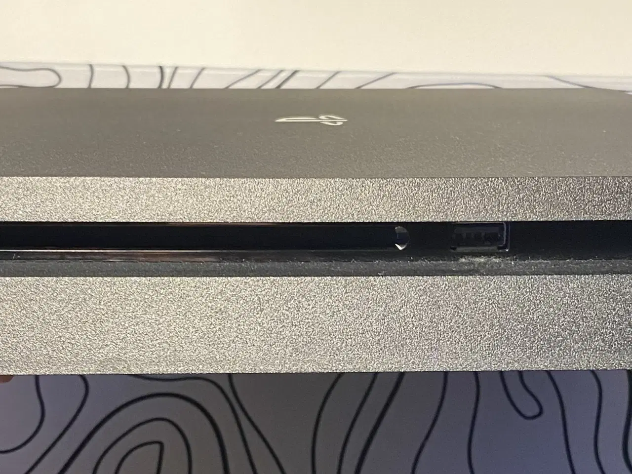 Billede 1 - Playstation 4 Slim 1 TB + controller + 8 spil – kl