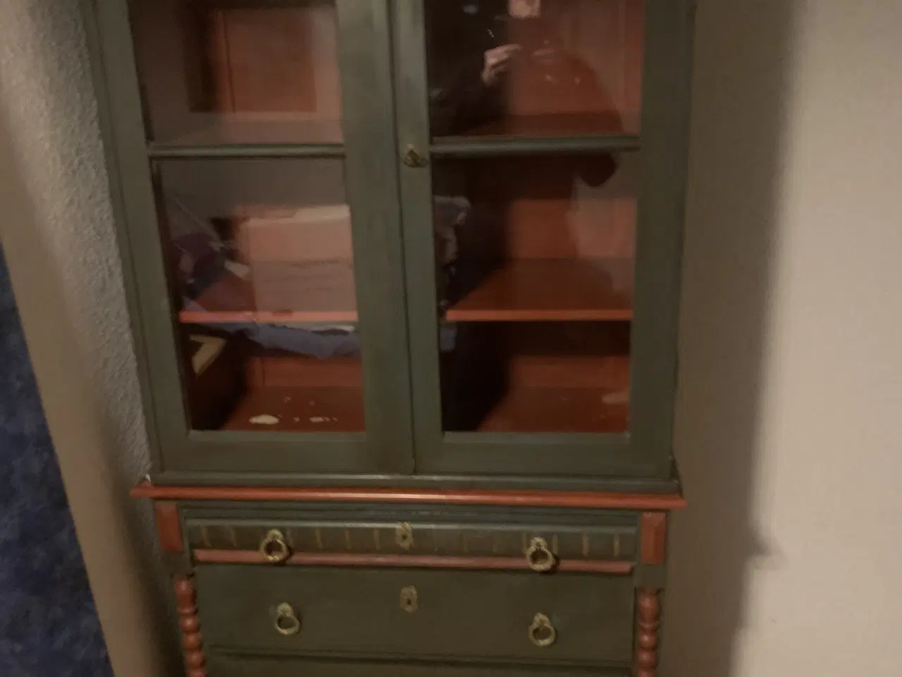 Billede 1 - Ældre Vitrineskab 