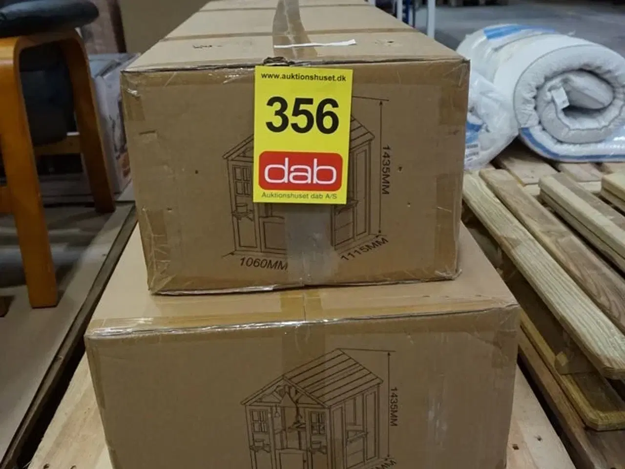 Billede 2 - SpinOut legehus i træ Mål: : L112xB106x H144 cm