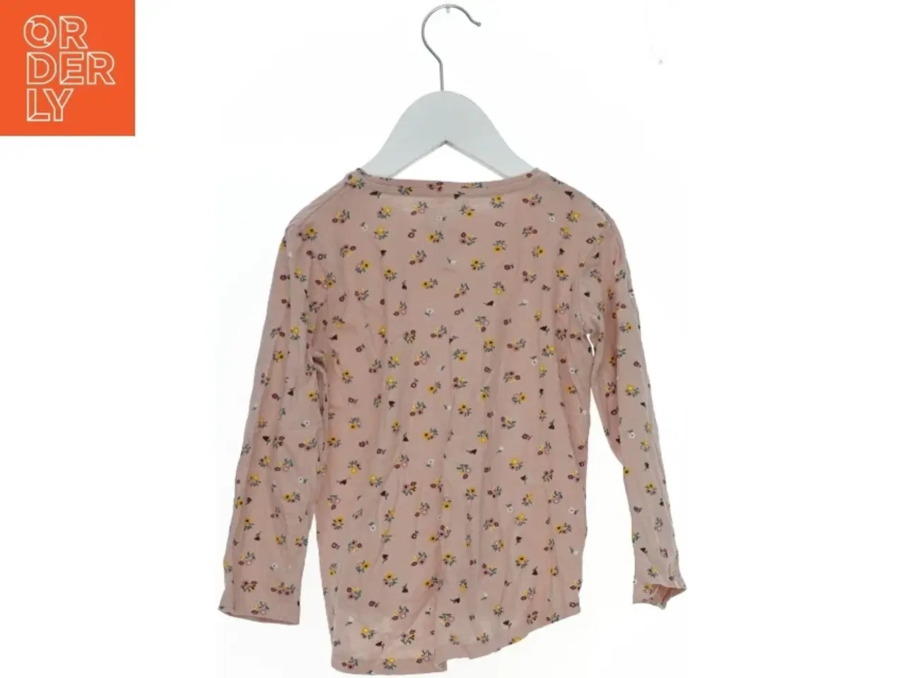 Billede 2 - Langærmet bluse med blomsterprint fra Lindex (str. 110)