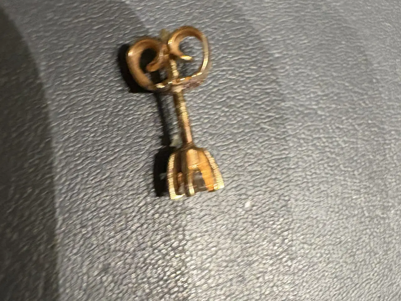 Billede 1 - Ørestikker i 585. Brilliant 0,54ct 